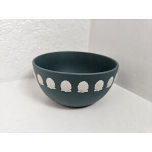 Rare Wedgewood Teal Green Jasperware 5" Bowl Seashells England Design Mat Finish